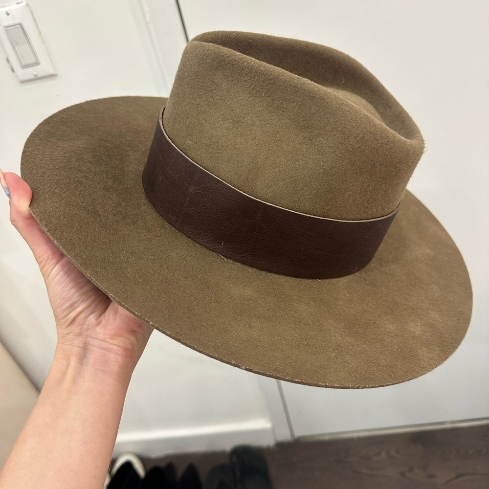 Janessa Leone Tan and Brown Hat Size M
